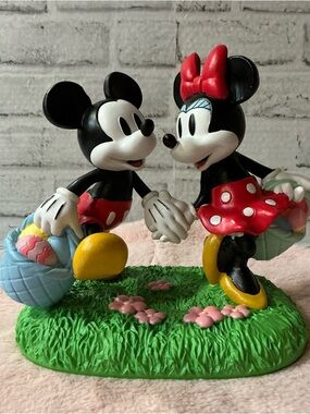 DISNEY Easter Minnie and Mickey Figurine